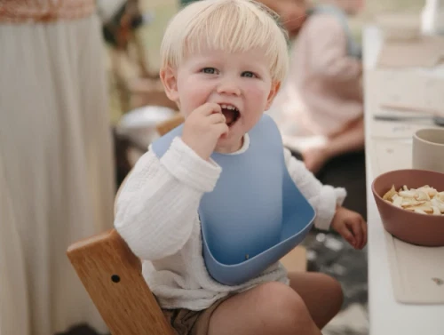 Mushie powder blue hagesmæk silikone